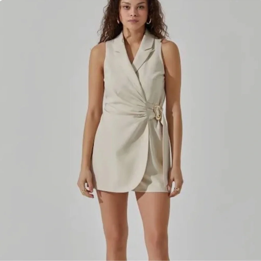 ASTR The Label Front Wrap Sleeveless Suit Romper Size XL‎ Cream New